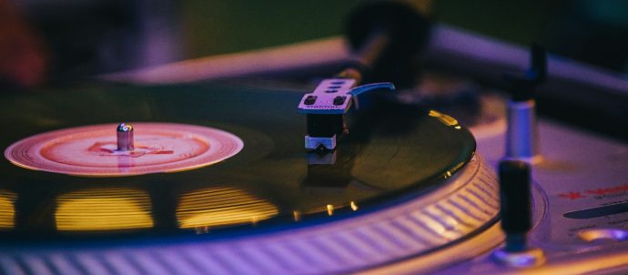 A close up of a turntable