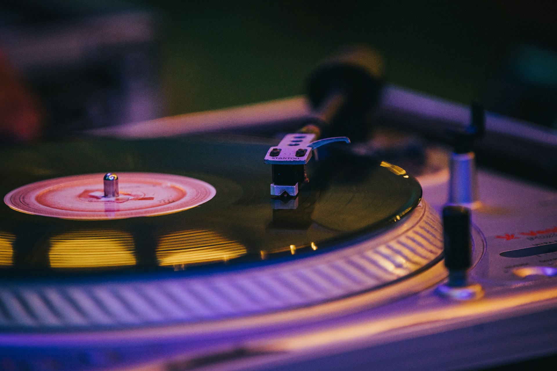 A close up of a turntable